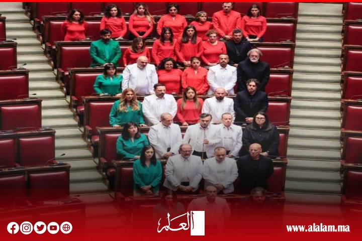 حصري.. حزب "خمسة نجوم" يشكّل علم فلسطين داخل البرلمان الإيطالي: موقف تضامني لافت