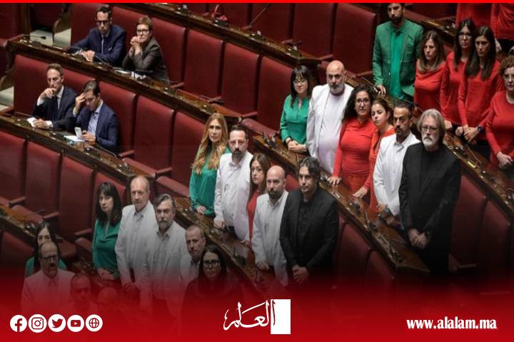 حصري.. حزب "خمسة نجوم" يشكّل علم فلسطين داخل البرلمان الإيطالي: موقف تضامني لافت