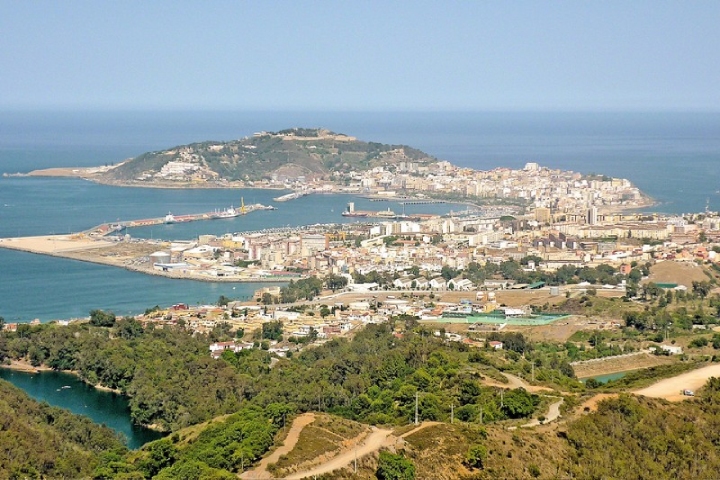 مشاريع إعادة تأهيل البنى التحتية في الجزر الجعفرية المغربية تحيي الخلاف بين الرباط ومدريد مشاريع إعادة تأهيل البنى التحتية في الجزر الجعفرية المغربية تحيي الخلاف بين الرباط ومدريد 