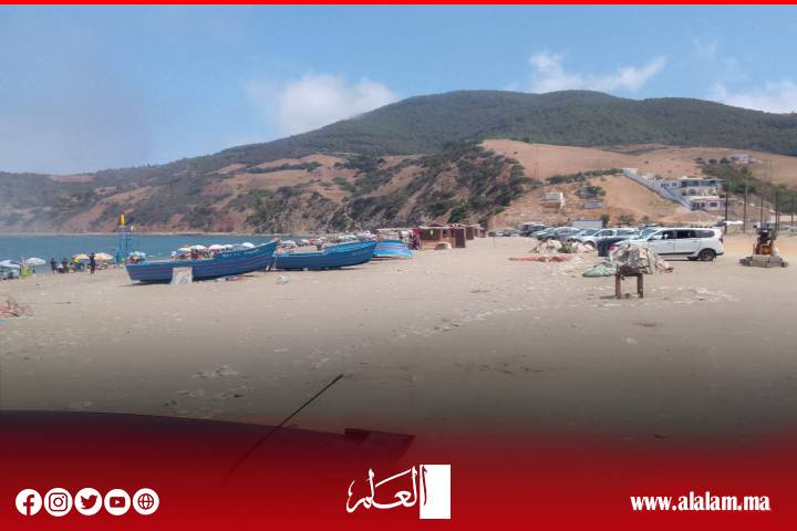 أمواج عاتية تحطم قارب صيد بإمطلان شمال الداخلة والطاقم ينجو بأعجوبة أمواج عاتية تحطم قارب صيد بإمطلان شمال الداخلة والطاقم ينجو بأعجوبة
