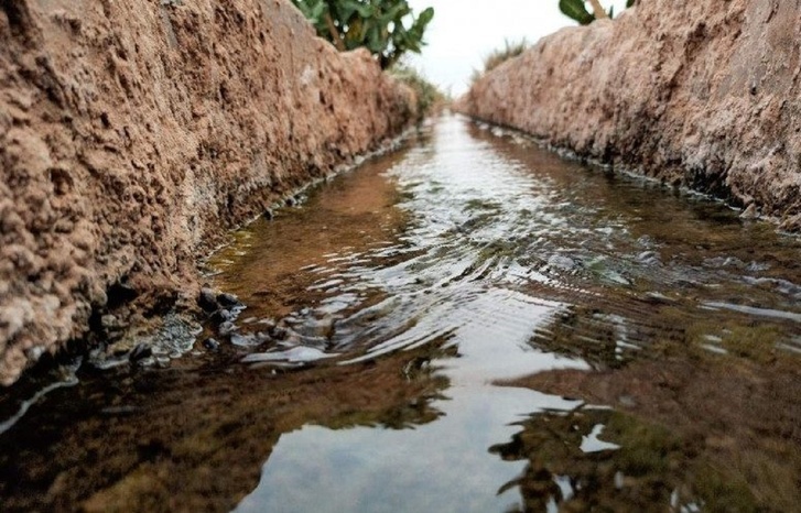 تعزيز قدرات التخزين المائي و مواصلة مشاريع الربط بين الأحواض و التحلية في مقدمة أولوية مشروع قانون المالية لسنة 2026  تعزيز قدرات التخزين المائي و مواصلة مشاريع الربط بين الأحواض و التحلية في مقدمة أولوية مشروع قانون المالية لسنة 2026 