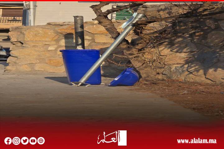 استمرار تخريب حاويات النفايات يثير استياء ساكنة الحسيمة استمرار تخريب حاويات النفايات يثير استياء ساكنة الحسيمة
