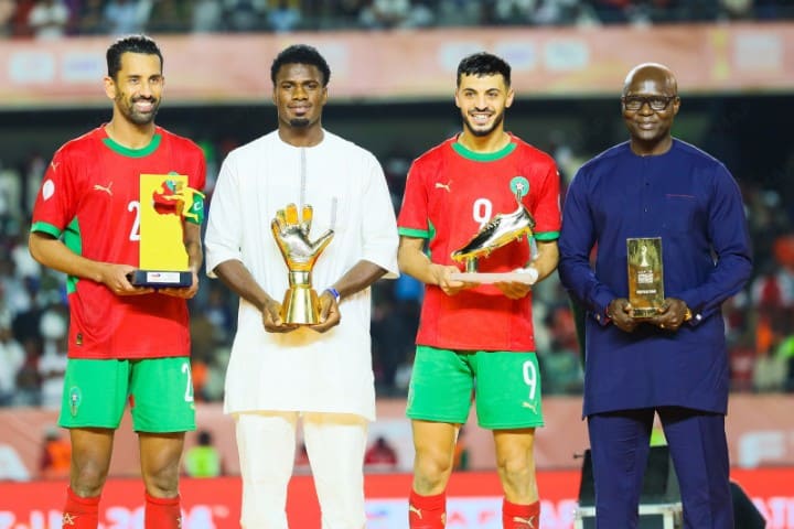 لاعبو المنتخب المغربي يسيطرون على جوائز "الشان" لاعبو المنتخب المغربي يسيطرون على جوائز "الشان"