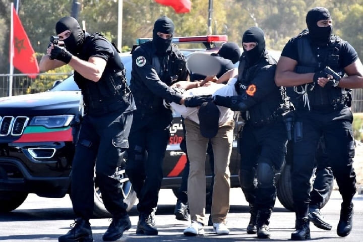 سلا.. تفكيك شبكة لترويج المخدرات وحجز أكثر من 1200 قرص مهلوس وكوكايين سلا.. تفكيك شبكة لترويج المخدرات وحجز أكثر من 1200 قرص مهلوس وكوكايين