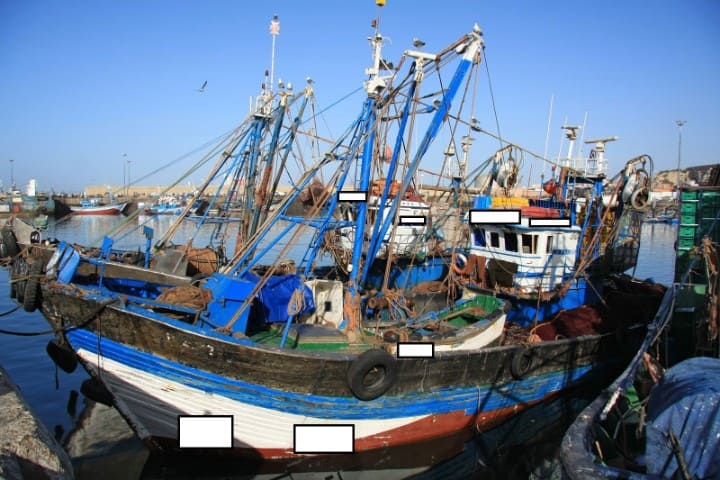 قرية لمهيريز... صيادون منسيون في قلب الصحراء يطالبون بالكرامة والإنصاف قرية لمهيريز... صيادون منسيون في قلب الصحراء يطالبون بالكرامة والإنصاف