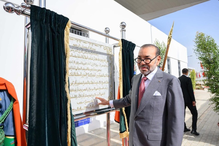الملك محمد السادس يدشن ويزور عددا من المشاريع الكبرى المندرجة في إطار إعادة هيكلة وتطوير المركب المينائي للدار البيضاء