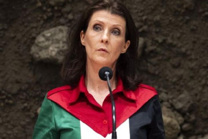 الزي الفلسطيني يربك أشغال البرلمان الهولندي ويوجه صفعة للكيان الصهيوني الزي الفلسطيني يربك أشغال البرلمان الهولندي ويوجه صفعة للكيان الصهيوني