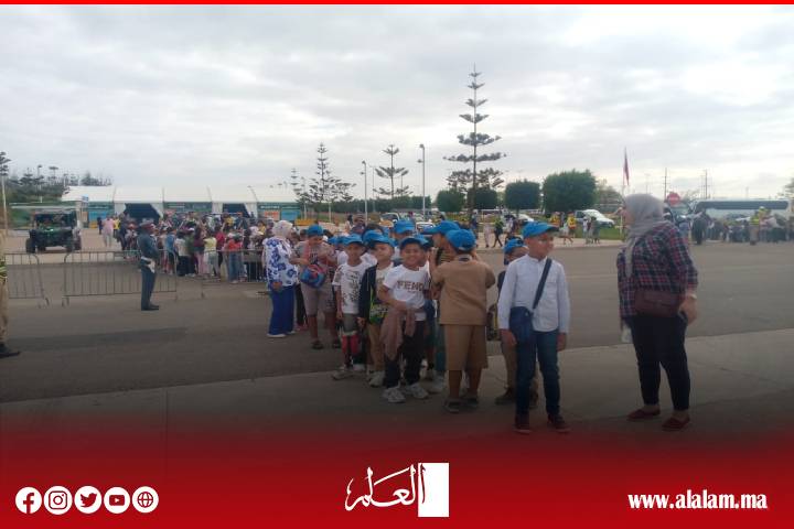 هل يزور تلاميذ التعليم العمومي معرض الفرس وحركة عفوية نبيلة لأحد عناصر القوات المساعدة