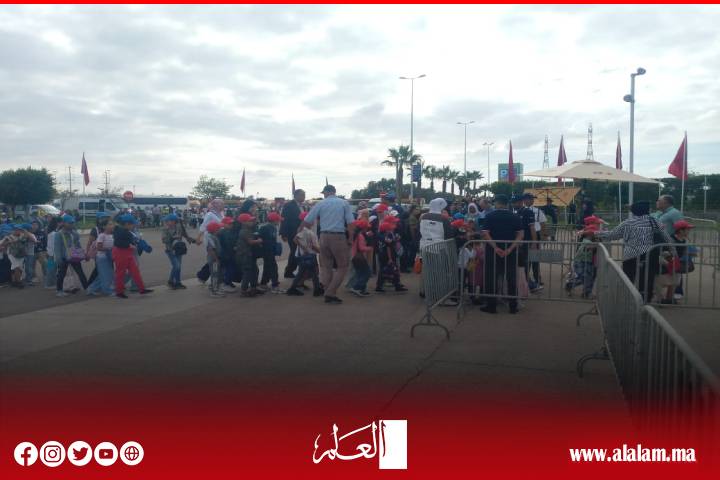 هل يزور تلاميذ التعليم العمومي معرض الفرس وحركة عفوية نبيلة لأحد عناصر القوات المساعدة