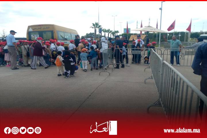 هل يزور تلاميذ التعليم العمومي معرض الفرس وحركة عفوية نبيلة لأحد عناصر القوات المساعدة
