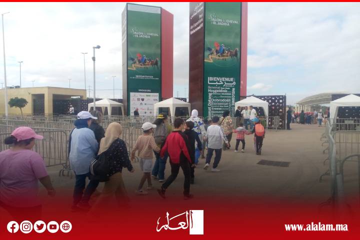 هل يزور تلاميذ التعليم العمومي معرض الفرس وحركة عفوية نبيلة لأحد عناصر القوات المساعدة