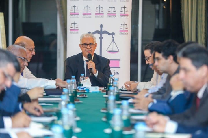 الاستقلال يدعو إلى تسريع إصلاح الصحة ويشجب انفلاتات الاحتجاجات