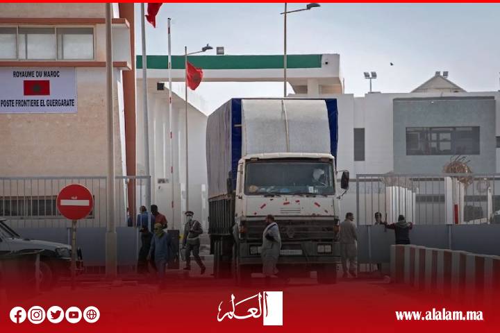 السائقون الموريتانيون يحتجون على قيود مغربية جديدة في معبر الكركرات السائقون الموريتانيون يحتجون على قيود مغربية جديدة في معبر الكركرات