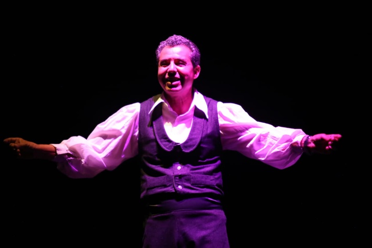 فرقة مسرح الحال تقدم مسرحيتها الجديدة "لا فاش" بمسرح محمد 5 بالرباط فرقة مسرح الحال تقدم مسرحيتها الجديدة "لا فاش" بمسرح محمد 5 بالرباط