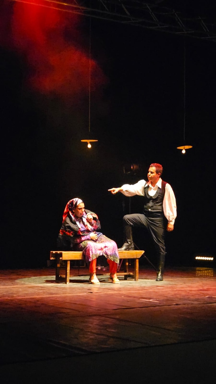 فرقة مسرح الحال تقدم مسرحيتها الجديدة "لا فاش" بمسرح محمد 5 بالرباط فرقة مسرح الحال تقدم مسرحيتها الجديدة "لا فاش" بمسرح محمد 5 بالرباط