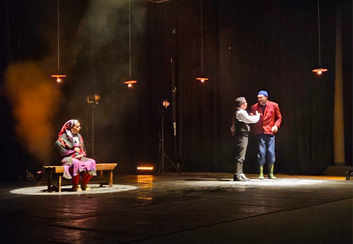 فرقة مسرح الحال تقدم مسرحيتها الجديدة "لا فاش" بمسرح محمد 5 بالرباط فرقة مسرح الحال تقدم مسرحيتها الجديدة "لا فاش" بمسرح محمد 5 بالرباط