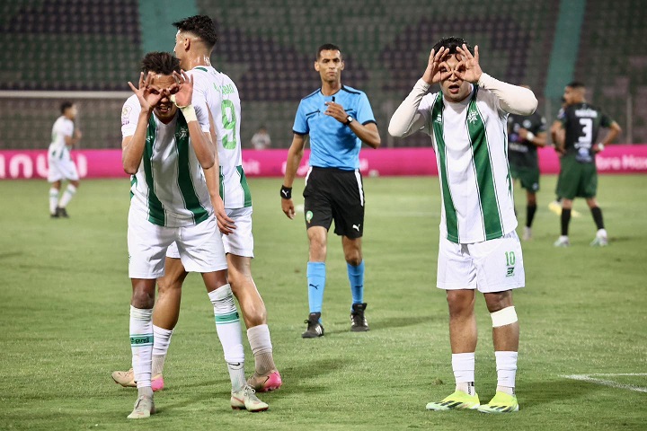 مولودية وجدة ينقض على الصدارة بثلاثية في مرمى "العريق" مولودية وجدة ينقض على الصدارة بثلاثية في مرمى "العريق"