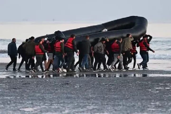 أكادير.. تفكيك شبكة تنشط في تنظيم الهجرة غير الشرعية عبر المسالك البحرية أكادير.. تفكيك شبكة تنشط في تنظيم الهجرة غير الشرعية عبر المسالك البحرية