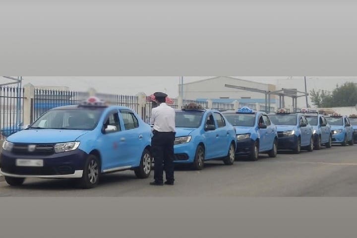 مهنيّو سيارات الأجرة بالعرائش يدقّون ناقوس الخطر مهنيّو سيارات الأجرة بالعرائش يدقّون ناقوس الخطر