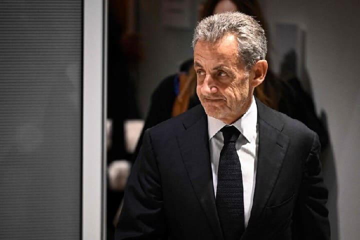خمس سنوات سجناً نافذاً لساركوزي بتهمة تمويل غير قانوني من ليبيا خمس سنوات سجناً نافذاً لساركوزي بتهمة تمويل غير قانوني من ليبيا