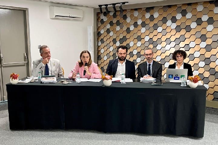 الرباط تحتضن ندوة وطنية لإطلاق مشروع "معا من أجل عدالة حمائية للأطفال والنساء المحتجزات مع أطفالهن" الرباط تحتضن ندوة وطنية لإطلاق مشروع "معا من أجل عدالة حمائية للأطفال والنساء المحتجزات مع أطفالهن"