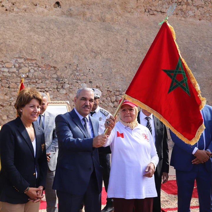شريفة مسكاوي تحمل العلم الوطني في المرحلة الخامسة من "سباق التناوب الرمزي المسيرة الخضراء" شريفة مسكاوي تحمل العلم الوطني في المرحلة الخامسة من "سباق التناوب الرمزي المسيرة الخضراء"