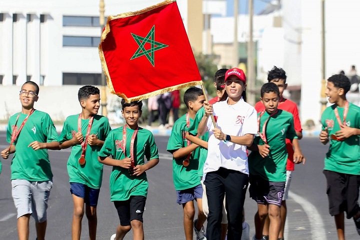 كردادي حاملة العلم الوطني في المرحلة 6 من "سباق التناوب الرمزي المسيرة الخضراء" كردادي حاملة العلم الوطني في المرحلة 6 من "سباق التناوب الرمزي المسيرة الخضراء"