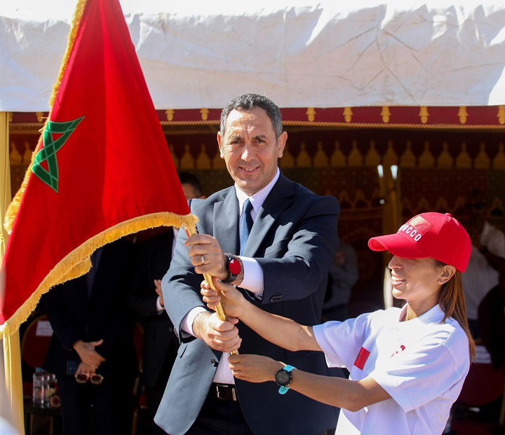 عامل إقليم الصويرة يسلم بنحسي العلم الوطني في "سباق التناوب الرمزي المسيرة الخضراء" عامل إقليم الصويرة يسلم بنحسي العلم الوطني في "سباق التناوب الرمزي المسيرة الخضراء"