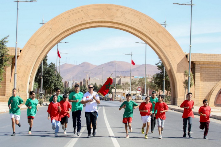 قافلة "سباق التناوب الرمزي المسيرة الخضراء" تحط الرحال بكلميم باب الصحراء قافلة "سباق التناوب الرمزي المسيرة الخضراء" تحط الرحال بكلميم باب الصحراء