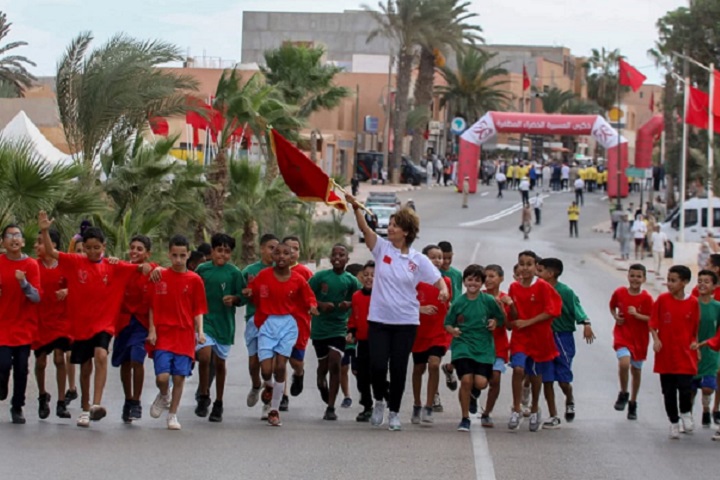 بدوان تحمل العلم الوطني في المرحلة 11 "سباق التناوب الرمزي المسيرة الخضراء" بدوان تحمل العلم الوطني في المرحلة 11 "سباق التناوب الرمزي المسيرة الخضراء"