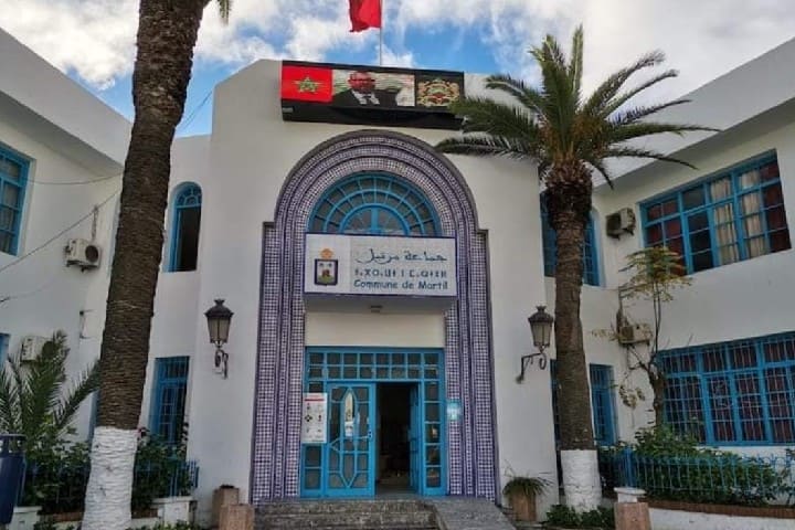 العزل يهدد مستشارين بجماعة مرتيل بسبب الغياب المتكرر