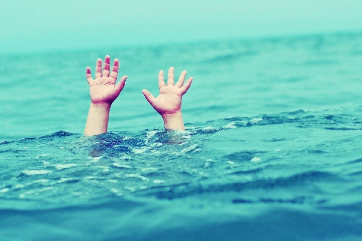 مأساة في العرائش… تفاصيل اختفاء شاب غرقا بعد محاولة بطولية لإنقاذ صديقه مأساة في العرائش… تفاصيل اختفاء شاب غرقا بعد محاولة بطولية لإنقاذ صديقه