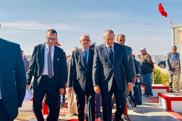 بركة يطلع بالعيون على تقدم إنجاز عدد من مشاريع الطرق والماء