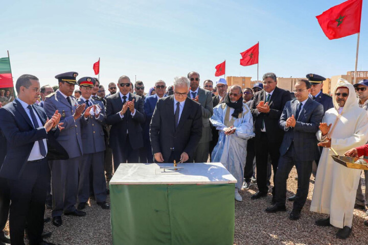 بركة يطلع بالعيون على تقدم إنجاز عدد من مشاريع الطرق والماء