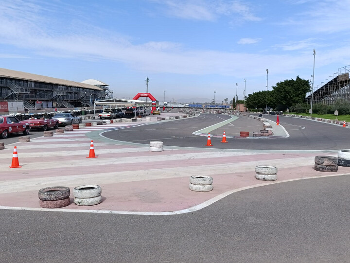 السيارات العتيقة تختبر لأول مرة حلبة مولاي الحسن للسيارات بمراكش