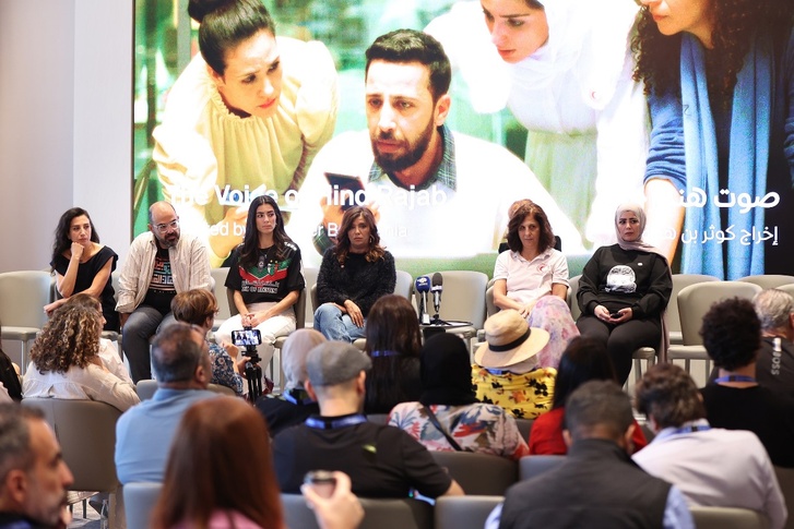 أفراد طاقم فيلم "صوت هند رجب" وأبطال القصة الحقيقيين في مهرجان الدوحة السينمائي: صوت هند هو صوت غزة وكلّ الفلسطينيين أفراد طاقم فيلم "صوت هند رجب" وأبطال القصة الحقيقيين في مهرجان الدوحة السينمائي: صوت هند هو صوت غزة وكلّ الفلسطينيين