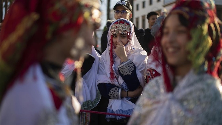  تراجع ملحوظ في زواج القاصرات بالمغرب.. وزير العدل يكشف انخفاضا من 26 ألف حالة إلى أقل من 9 آلاف تراجع ملحوظ في زواج القاصرات بالمغرب.. وزير العدل يكشف انخفاضا من 26 ألف حالة إلى أقل من 9 آلاف