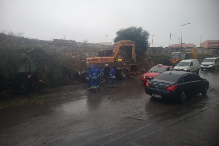 تنفيذ عملية واسعة لهدم مستودعات عشوائية لتخزين مواد البناء بسيدي البرنوصي