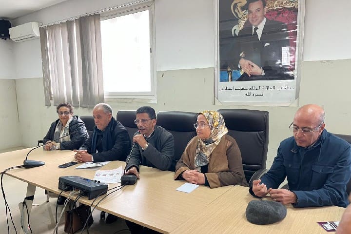 العرائش: العصبة المغربية للتربية الأساسية ومحاربة الأمية ورابطة أساتذة التعليم العالي تنظمان:  دورة تكوينية في مجال "التمكين الرقمي" بالعرائش