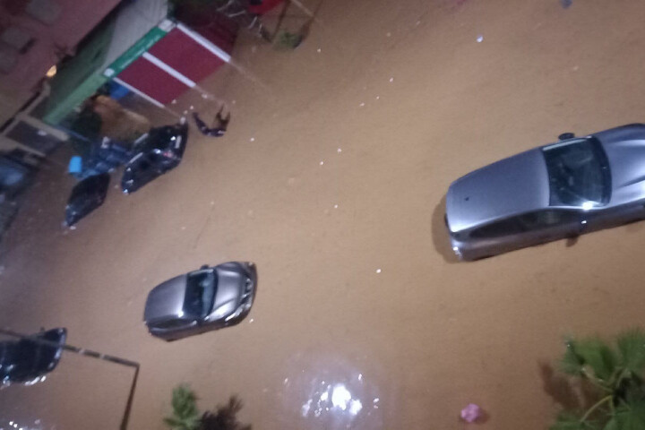 الأمطار تغرق حي سعيد حجي بسلا وتربك الساكنة