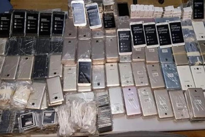 إحباط تهريب شحنة كبيرة من الهواتف الذكية قادمة من إسبانيا عبر ميناء طنجة