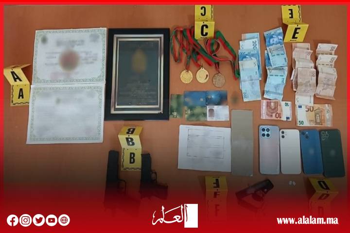 توقيف شخصين بتهمة النصب والاحتيال وانتحال صفة شرطي