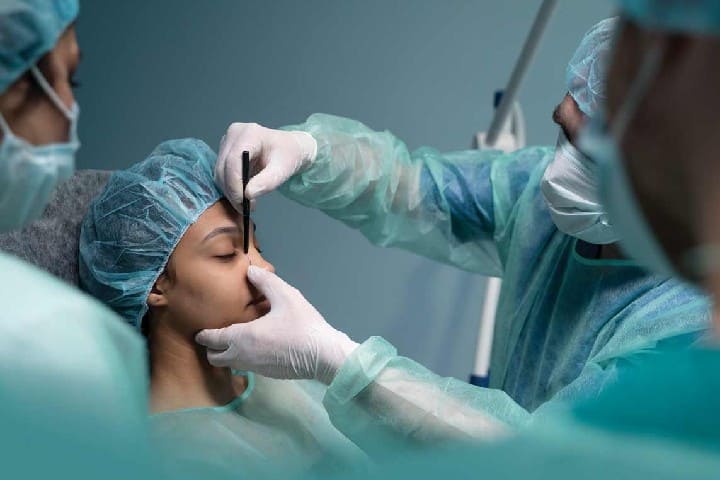 وفاة سيدة بعد عملية تجميل بمصحة خاصة بمراكش يفتح ملف السلامة الطبية