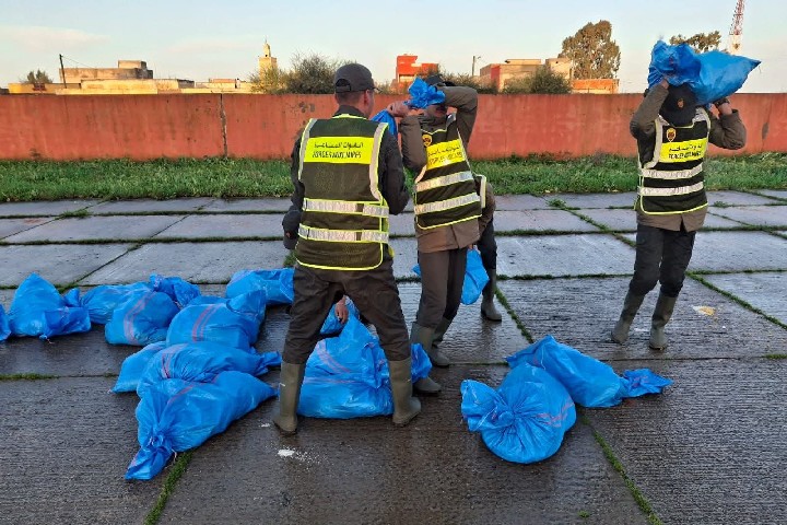 فيضانات واد سبو بسيدي قاسم: تواصل عمليات الإجلاء ووصول المساعدات وسط إشادة ببطولة المتدخلين