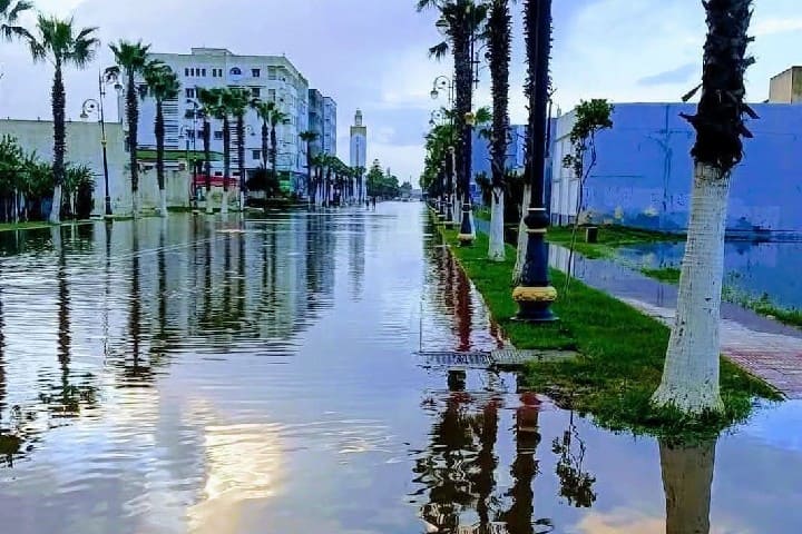 القصر الكبير: تأجيل عودة السكان لمساكنهم  بسبب استمرار الاضطرابات الجوية وسط مؤشرات انفراج