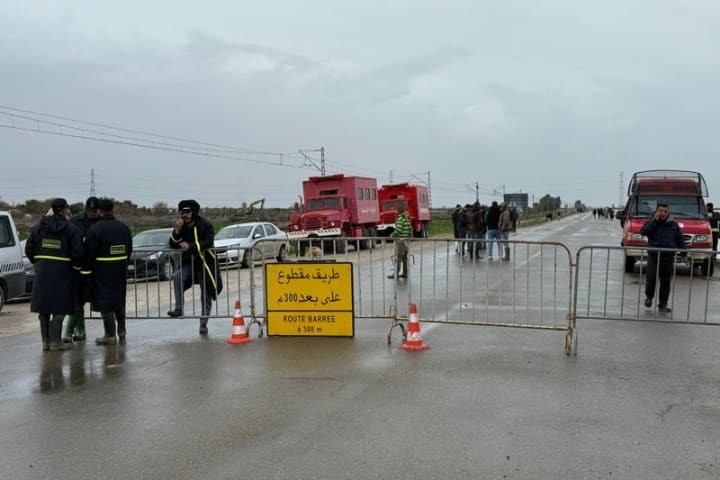 قطارات مجانية ومخططات لوجستية: تفاصيل الاستراتيجية الحكومية لعودة المتضررين جراء فيضانات فبراير 2026.