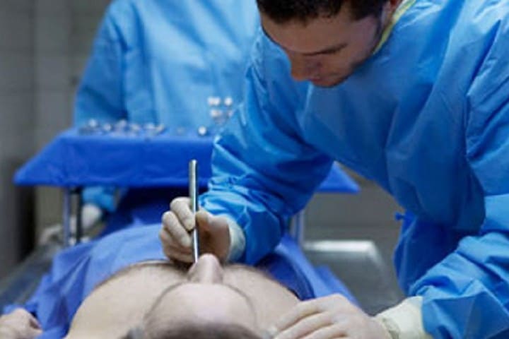 التشريح يكشف تفاصيل صادمة في وفاة شخص سقط من الطابق الرابع بمقر الفرقة الوطنية بالدار البيضاء