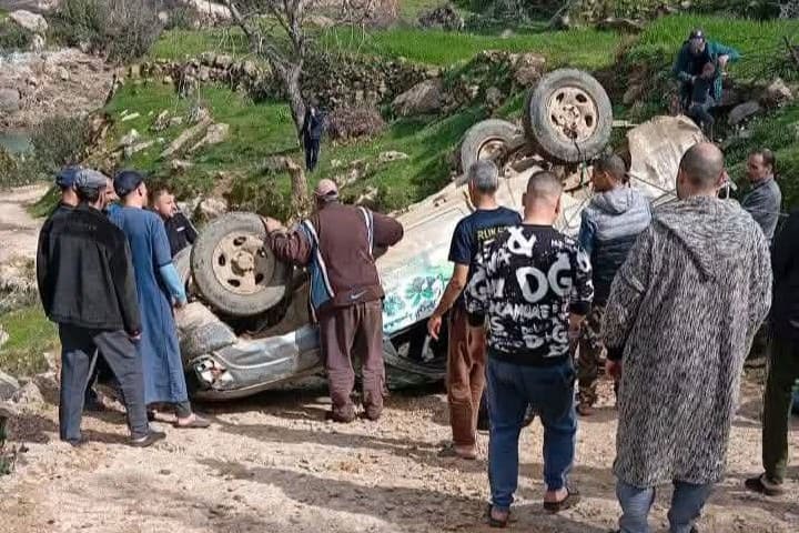 انقلاب “بيكوب” محمّلة بالزيتون بدوار اسمار بالحسيمة دون إصابات