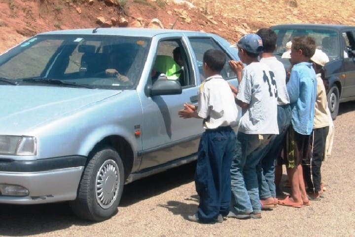 جمعية “صوت الطفل” تدق ناقوس الخطر: طفولة مغربية بين صرخات الاختفاء ومآسي الشوارع