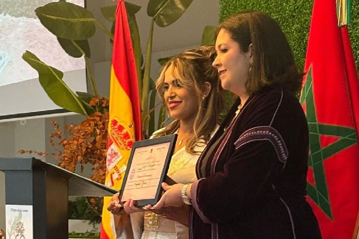 القنصلية المغربية بمورسيا تكرّم حفيظة الزهاني تقديرا لمسارها النضالي في العمل المدني